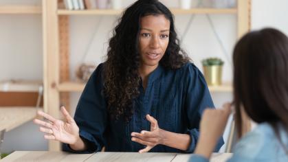 Woman explaining something to another colleague