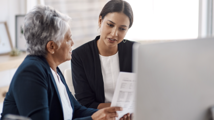 Woman mentoring a colleague